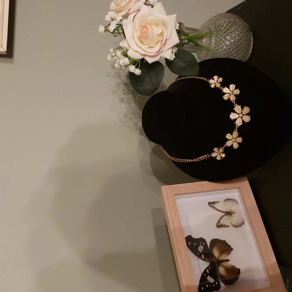 Lauren Conrad goldtone Rhinestone flower  necklace